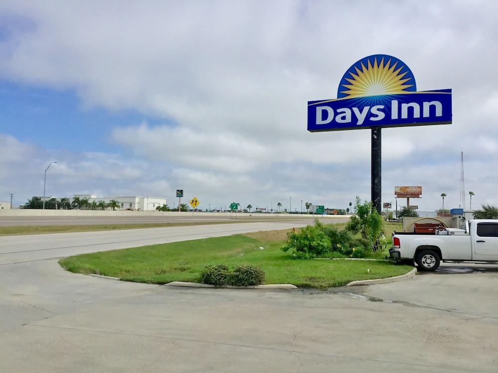 Days Inn & Suites By Wyndham Katy Exteriör bild